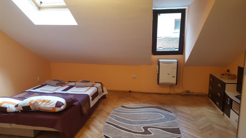 Studio Piata Sfatului - Braşov Eksteriør billede